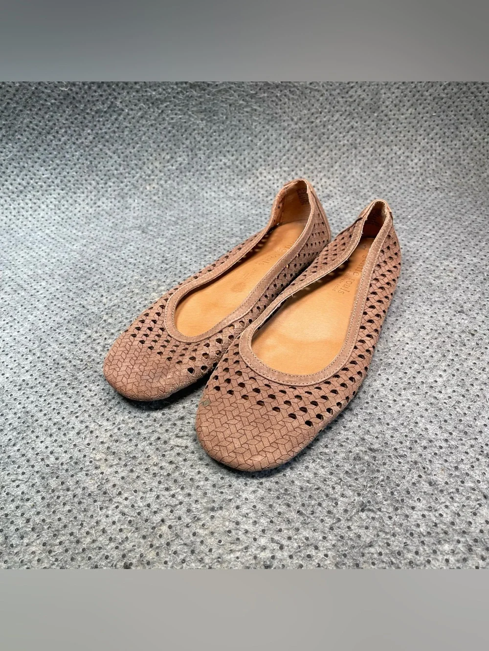 Gentle Souls by Kenneth Cole Beige Flats Size 9 Women’s